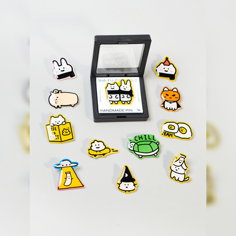 [Faraphic Studio] Silly Handmade Pins 💩